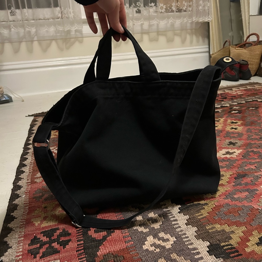 BAGGU horizontal duck tote in black - Picture 4 of 5